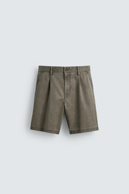 BERMUDA REGULAR FIT PLIEGUES / VERDE
