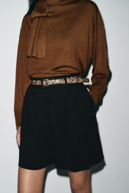 BERMUDA SHORTS WITH DARTS AND BELT