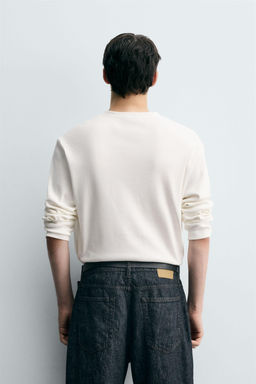 TEXTURED T-SHIRT WITH CONTRAST NECK - Zara фото 3