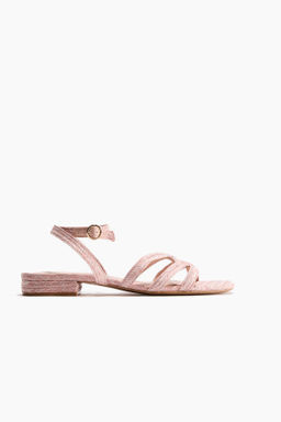 Sandalias en paja trenzada