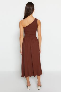 TRENDYOLMILLA Kahverengi Belden Ac?lan Ust Bedeni Gipeli Tek Omuz Midi Dokuma Elbise TWOSS23EL01830  фото 14