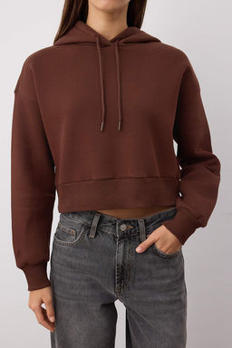 Kahverengi Kal?n Ici Polarl? Kapusonlu Rahat Kesim Crop Basic Orme Sweatshirt TWOAW24SW00105