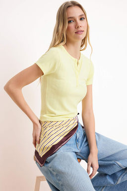 Sar? Fitted/Vucuda Oturan K?sa Kollu Raporlu Orme Bluz TWOSS26BZ00262