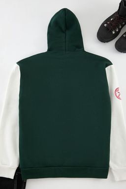 Zumrut Yesili Oversize/Genis Kesim Nak?sl? Renk Bloklu Kapusonlu Ici Polar Sweatshirt TMNAW25SW00044
