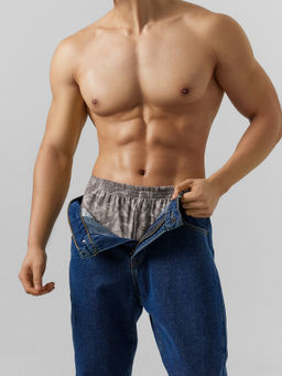 Цена за 2 штуки! Трусы шорты мужские серые с принтом следы на сером пепле 411152