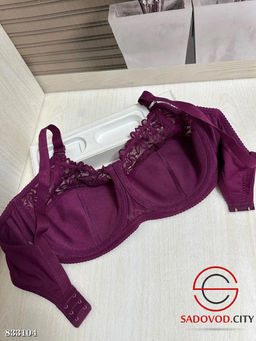 Бюстгальтер с тонким поролоном на косточках