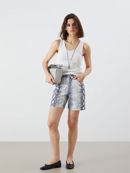 Standart Fit Y?lan Derisi Desenli Kad?n Jean ?ort