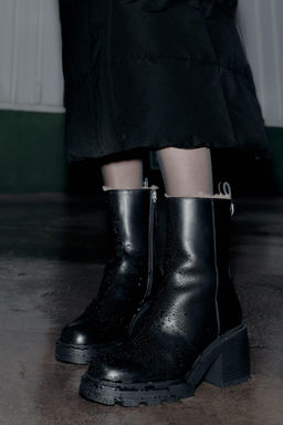 WATER REPELLENT LEATHER ANKLE BOOTS - Zara фото 10