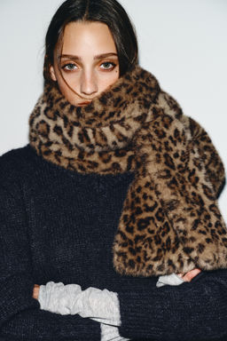 ANIMAL PRINT FAUX FUR SCARF