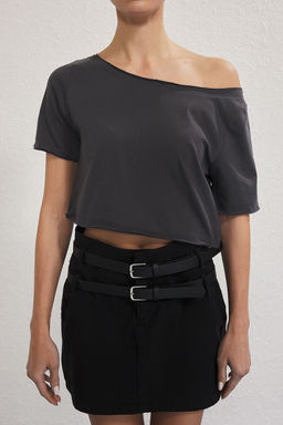 Trendyolmilla Siyah-Beyaz 2li Paket %100 Pamuk Asimetrik Kay?k Yaka Crop Orme T-Shirt TWOSS25TS00194  фото 3