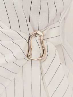 Льняная рубашка в полоску с декоративной пряжкой / Zarina  фото 9