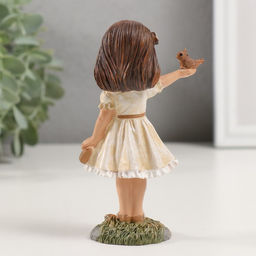 Фигурка полистоун «Девочка с птенчиком на ручке», 7.5×4×12.5 см