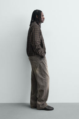 CAZADORA CROPPED FIT CUADROS / Negro / Marr?n