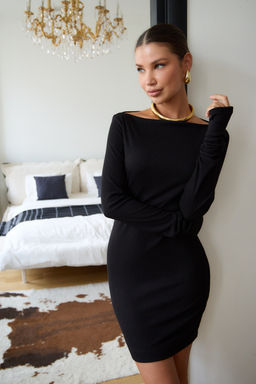 Платье лапша с открытыми плечами