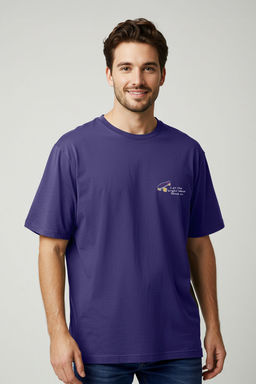TRENDYOL MAN Mor Oversize/Genis Kesim Minimal Nak?sl? %100 Pamuklu T-Shirt TMNSS25TS00160