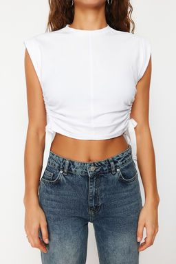 Beyaz %100 Kal?n Pamuklu Buzgu Detayl? Crop Yarasa Kol Orme T-Shirt TWOSS24TS00026