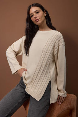 Tas Triko Detayl? Bisiklet Yaka Relaxed Orme Sweatshirt TWOAW26SW00076