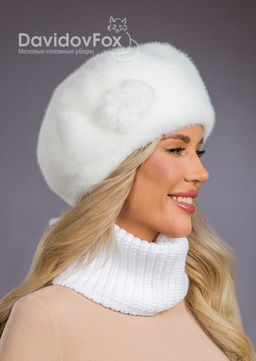Шапка Берет экомех с украшением белый