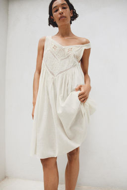 VESTIDO PLIEGUES BORDADOS FLORALES / Blanco roto - Zara фото 10