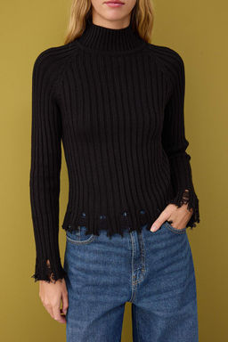 Siyah K?sa/Crop Etek Ucu Ak?tma Detayl? Triko Kazak TWOAW26KZ00102