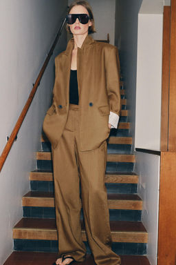 BLAZER CRUZADA CON LINO MANGA REMANGADA / Caramelo