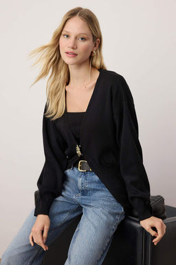 Siyah Dugme Detayl? Genis Kal?p V Yaka Triko H?rka-Bluz Tak?m TWOAW26HI00017