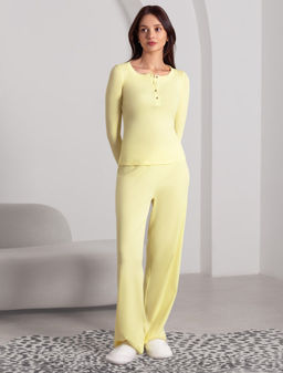 Лонгслив облегающий из фактурного трикотажа в рубчик с круглым вырезом на пуговицах - Vilatte фото 5