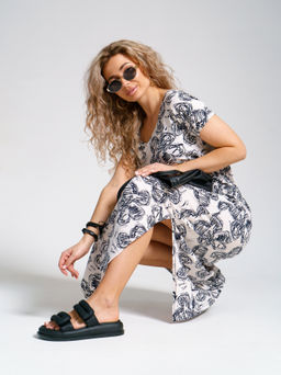 643 Платье "Цветы/молочный"