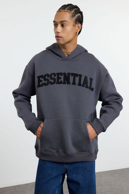 TRENDYOL MAN Antrasit Oversize/Genis Kesim Yaz? Nak?sl? Ici Polar/S?cak Tutan Kapusonlu Sweatshirt TMNAW25SW00180