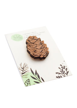 Деревянная брошь Шишка