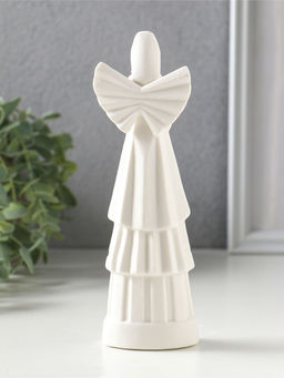 Сувенир керамика "Девушка-ангел в мантии" белый 5,4х3,4х17,7 см