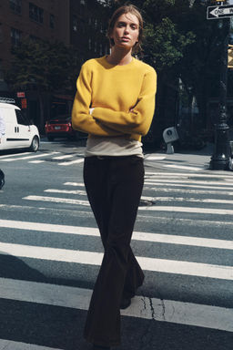 SOFT KNIT BASIC SWEATER