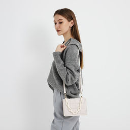 Сумка женская мессенджер из искусственной кожи с цепью, 14×20 см, молочная