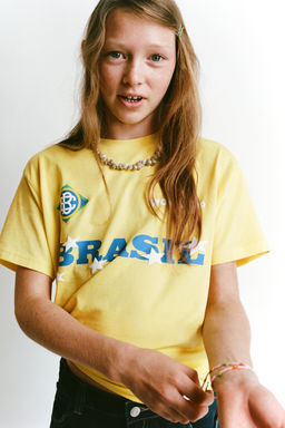 CAMISETA ESTAMPADO BRASIL FIFA WORLD CUP  2026 / Amarillo
