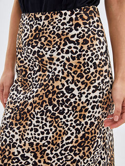 Standart Fit Leopar Desenli Saten Kad?n Etek