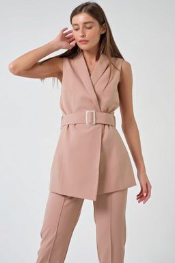 Костюм офисный брючный с жилетом пудровый