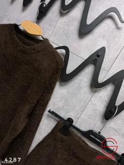 Костюм двойка состоит из свитера с круглым горлом и юбки-мини на резинке - Bruno фото 3