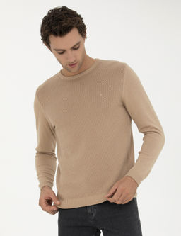 Верблюжий трикотаж приталенного кроя с круглым вырезом