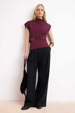 Bordo Duz Fitted Bisiklet Yaka Kolsuz Kemerli Scuba Krep Orme Bluz TWOSS26BZ00145 - Trendyolmilla фото 2