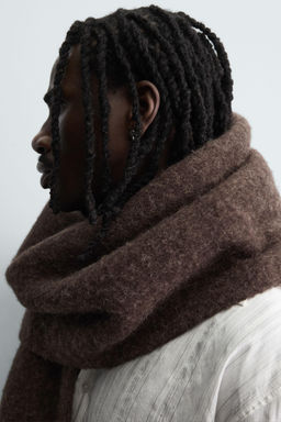BRUSHED TEXTURED FRINGED SCARF - Zara фото 2