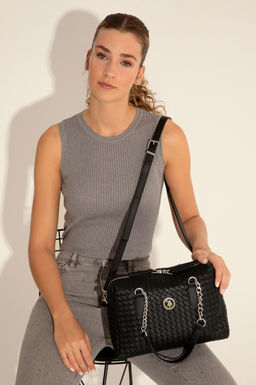 Женская черная сумка через плечо Неожиданная скидка в корзине