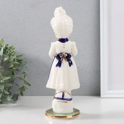 Фигурка керамика «Девочка играет котёнком», кобальт, 7.3×7.3×22.5 см