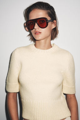 SHORT SLEEVE KNIT SWEATER