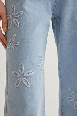 Ac?k Mavi Cicek Nak?sl? Yuksek Bel Wide Leg Jeans TWOSS25JE00047 - Trendyolmilla фото 4