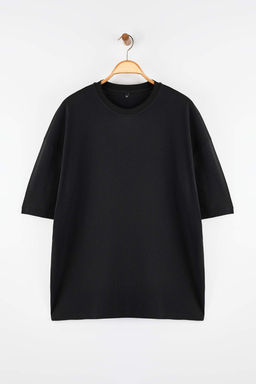 Siyah Oversize/Genis Kesim Buyuk Beden Basic T-shirt TMNSS26BF00001