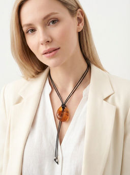 Кулон на шнурке