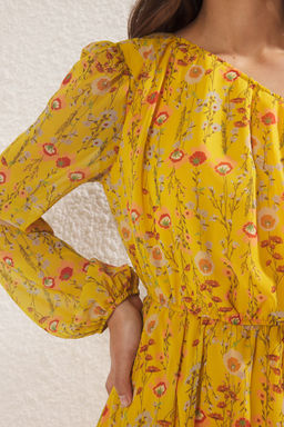 Sar? Cicekli Etegi Belden Ac?lan Tek Kol Sifon Ucus Ucus Dokuma Mini Elbise TWOSS25EL00442 - Trendyolmilla фото 3