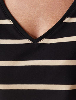 Футболка в полоску с V-вырезом и цельнокроеным рукавом из премиального хлопка - Vilatte фото 2