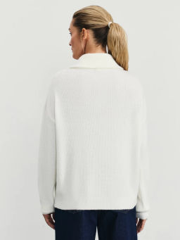 Джемпер на молнии с отложным воротником / Zarina