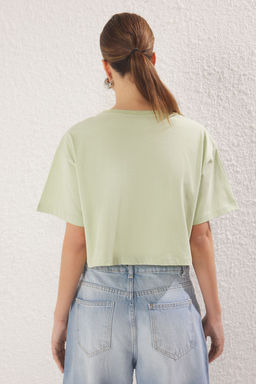 TRENDYOLMILLA Mint %100 Pamuk Relaxed/Rahat Kal?p Crop Yuksek Bask?l? Orme T-Shirt TWOSS25TS00084 фото 5